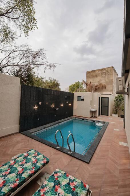 Saiba Outhouse- 4 Bed Room- Pool- Theatre- Partyhall- Garden & Terrace Sitting Area Jaipur Exterior photo