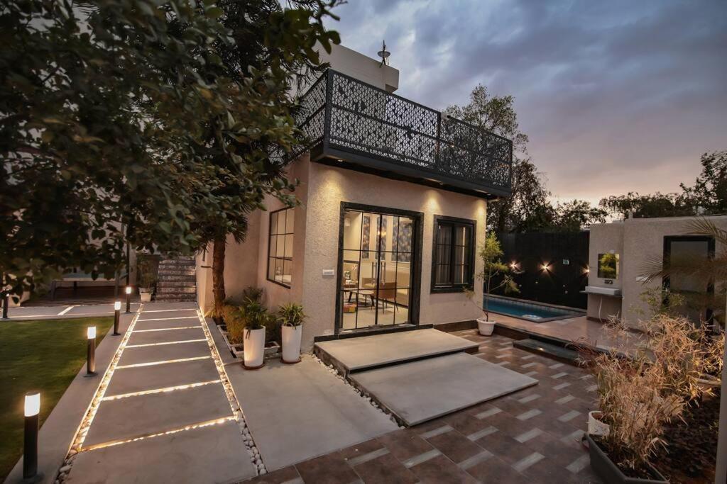 Saiba Outhouse- 4 Bed Room- Pool- Theatre- Partyhall- Garden & Terrace Sitting Area Jaipur Exterior photo